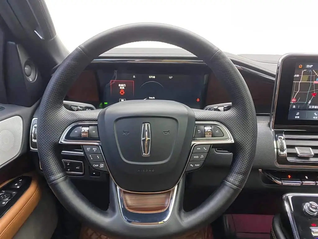 Lincoln Navigator 2021 — Photo 14/20