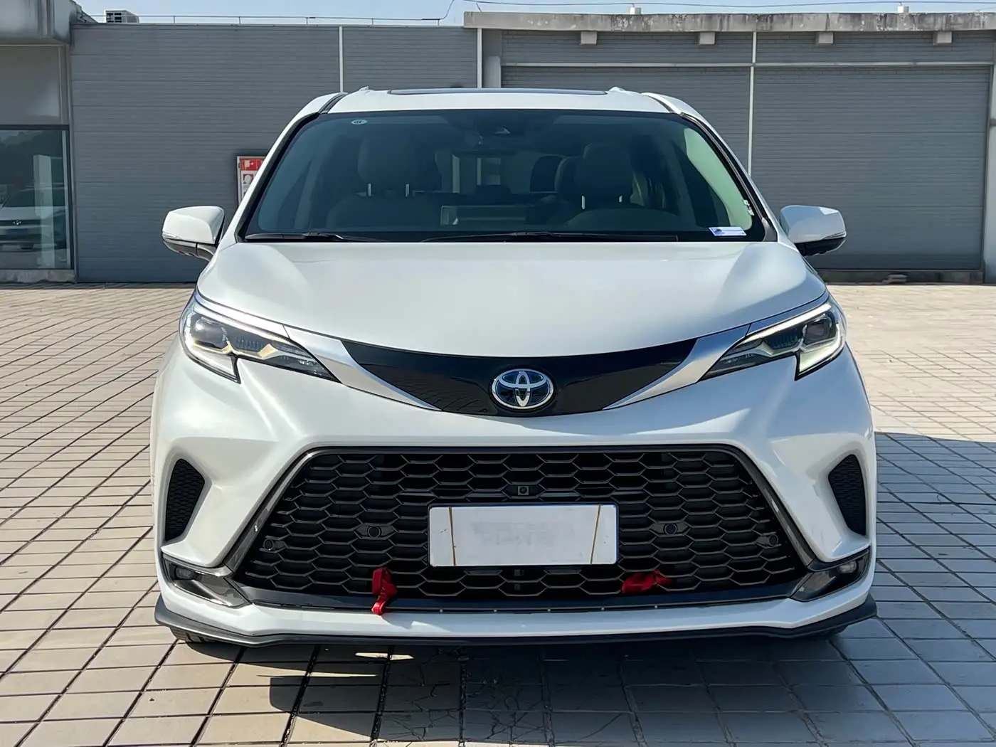 Toyota Granvia 2024 — Photo 2/20