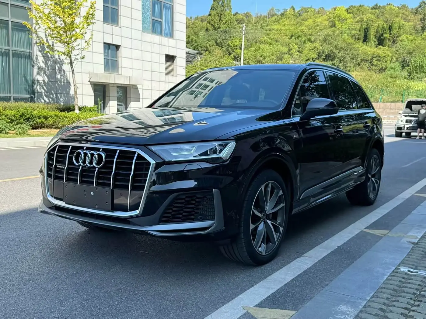 Audi Q7 2022 — Photo 2/9