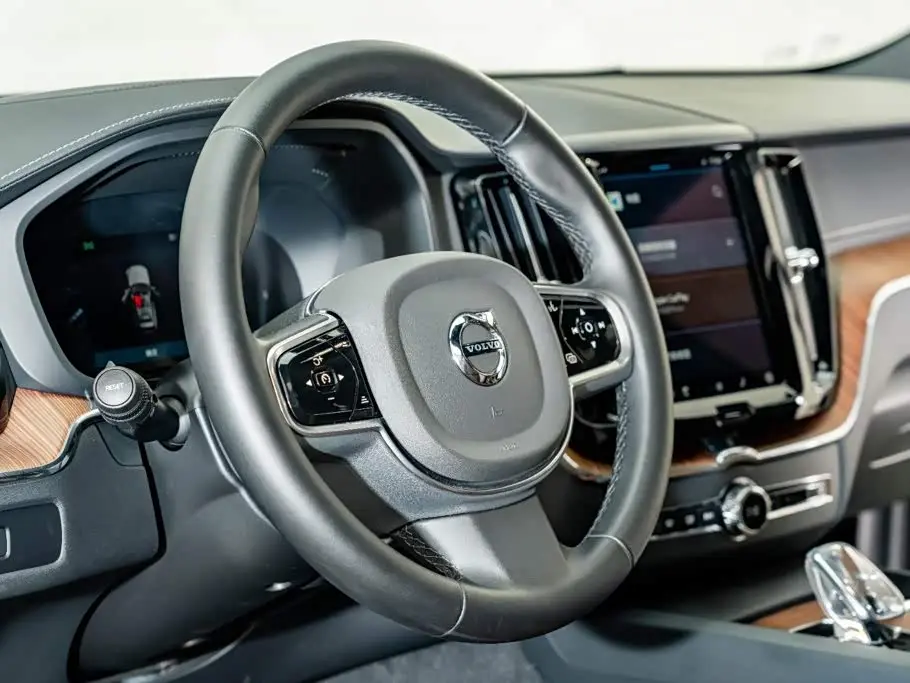 Volvo XC60 2025 — Photo 10/20