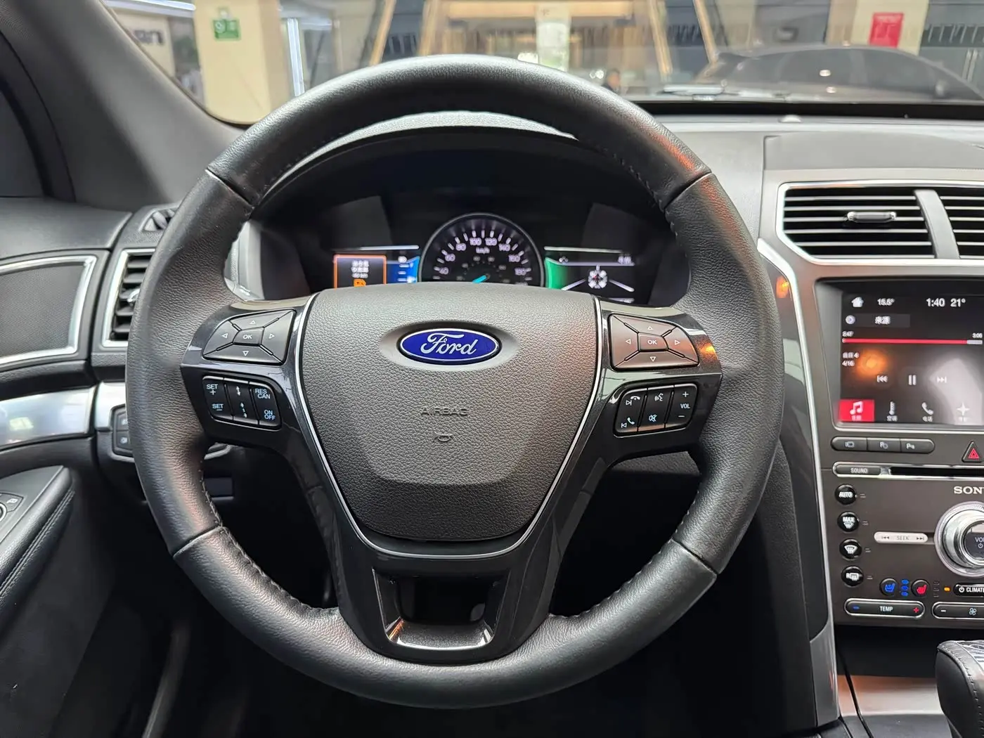 Ford Explorer 2018 — Şəkil 10/18