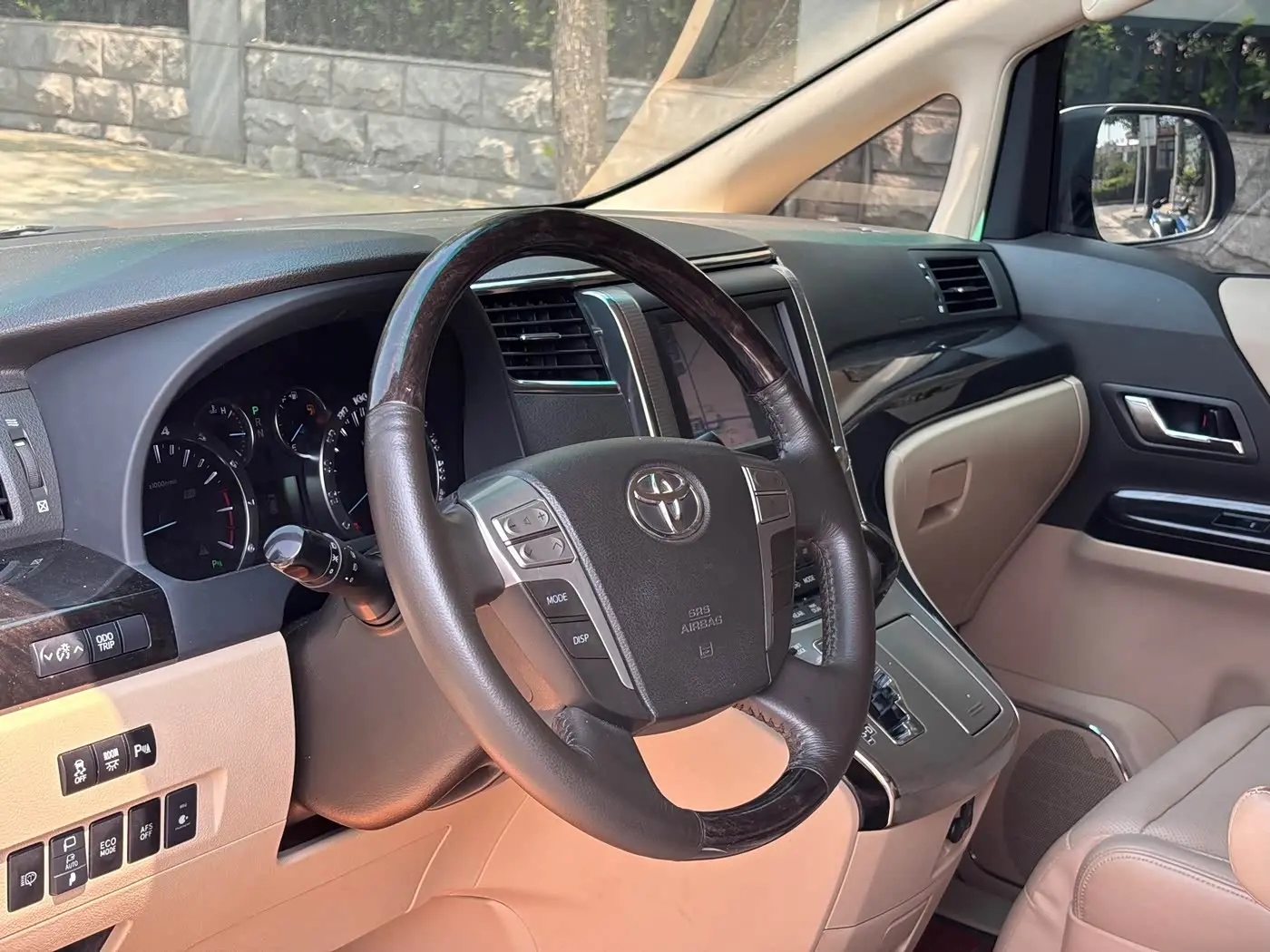 Toyota Alphard 2014 — ფოტო 14/16