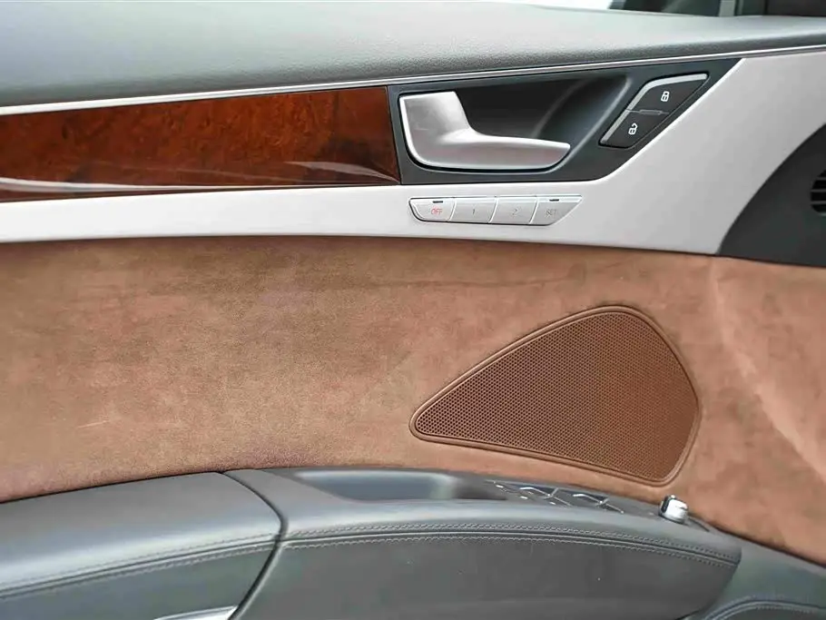 Audi A8 2013 — Photo 17/20