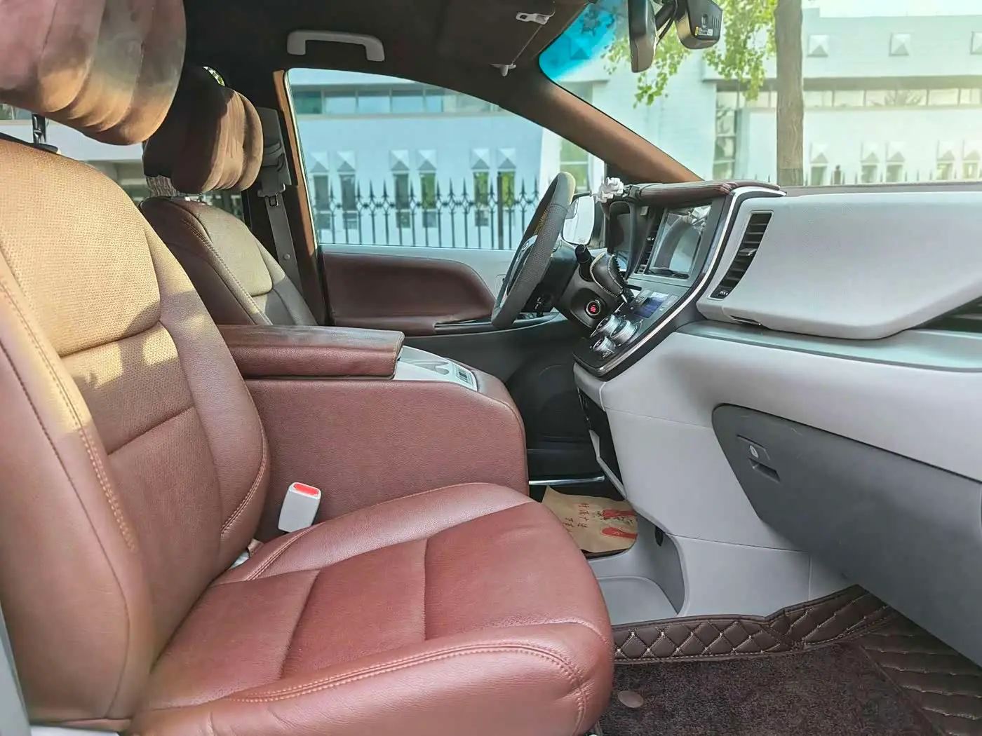 Toyota Sienna 2018 — Фото 14/20