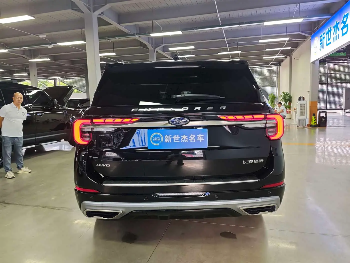 Ford Explorer 2024 — Photo 15/17