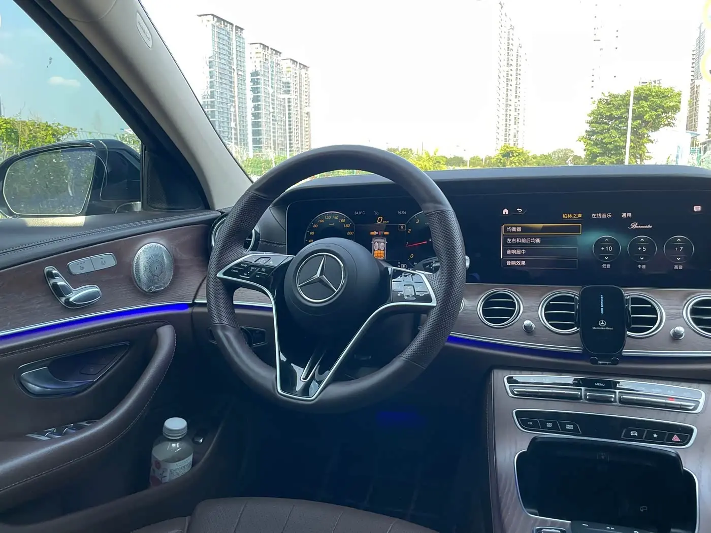 Mercedes-Benz E-Class 2022 — ფოტო 8/17