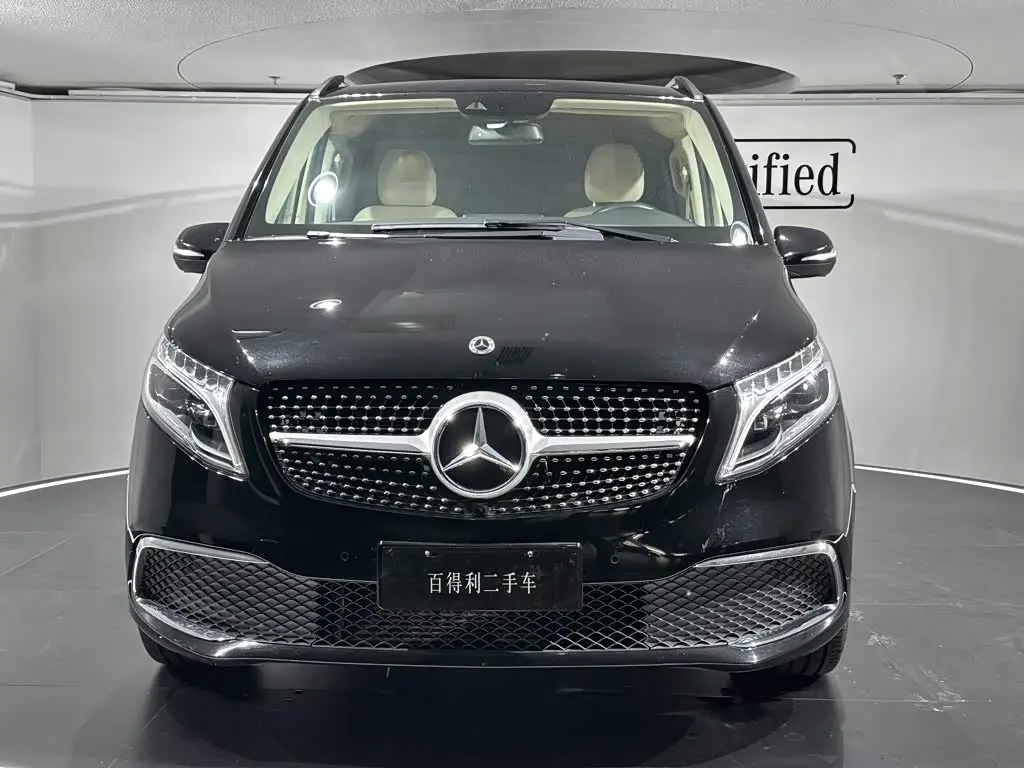 Mercedes-Benz V-Class 2021 — Photo 9/17