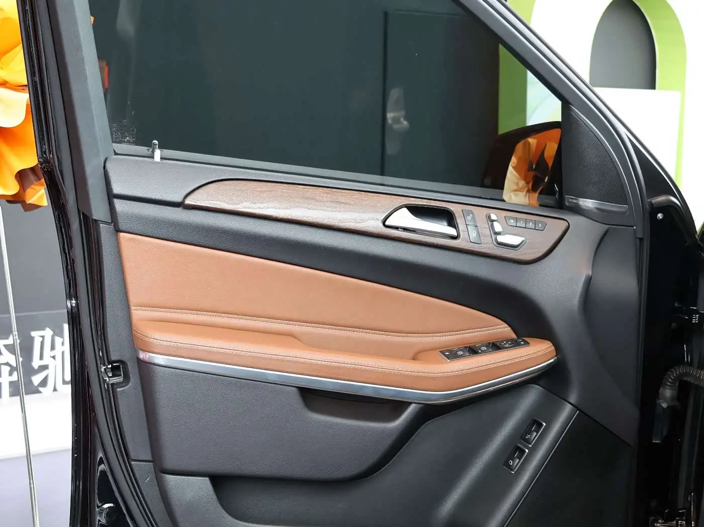 Mercedes-Benz GLS 2016 — Photo 12/18