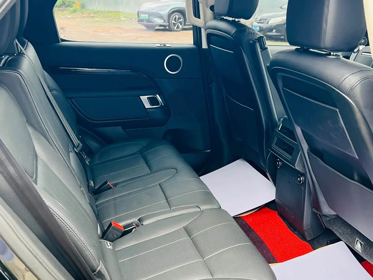 Land Rover Discovery 2019 — Photo 18/20