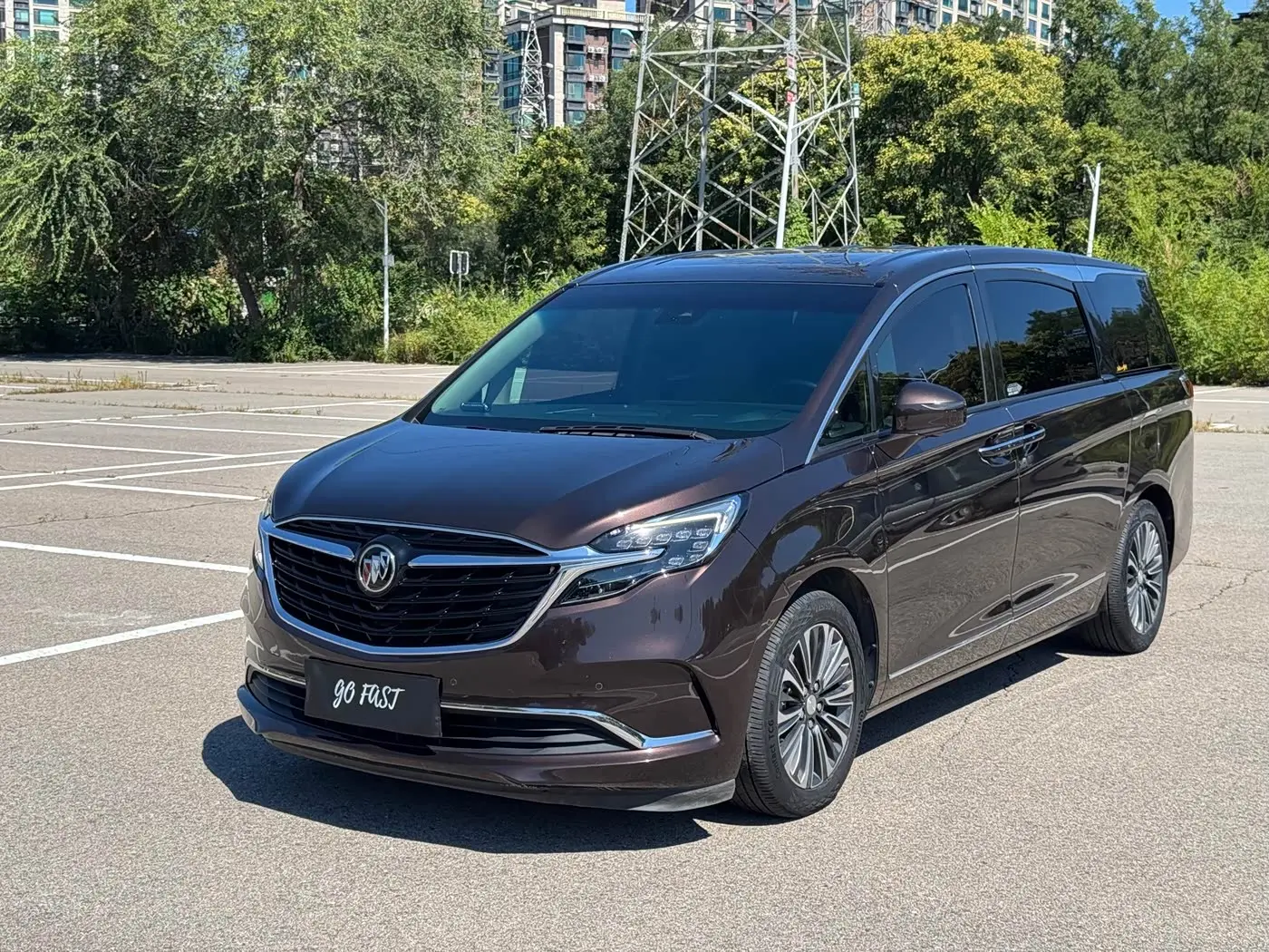 Buick GL8 2021 — Photo 1/20