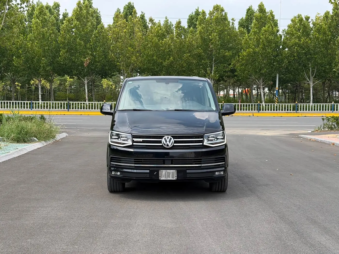 Volkswagen Multivan 2019 — Photo 2/20