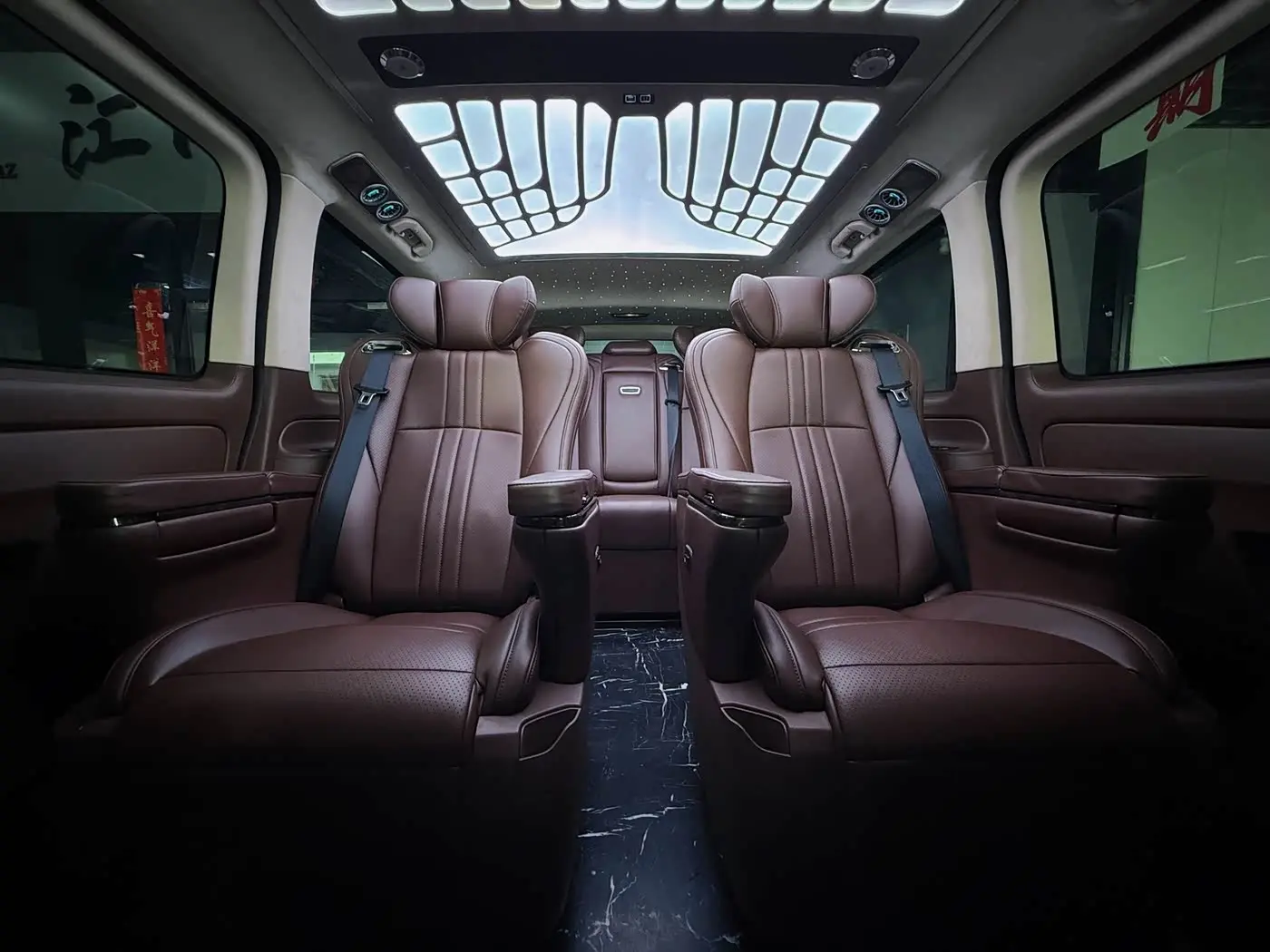 Mercedes-Benz Vito 2023 — Photo 5/16