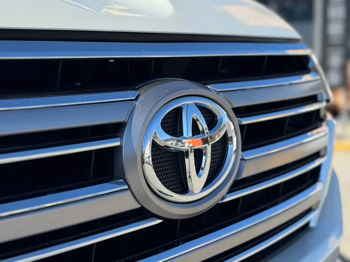 Toyota Land Cruiser 2015 — Photo 14/15