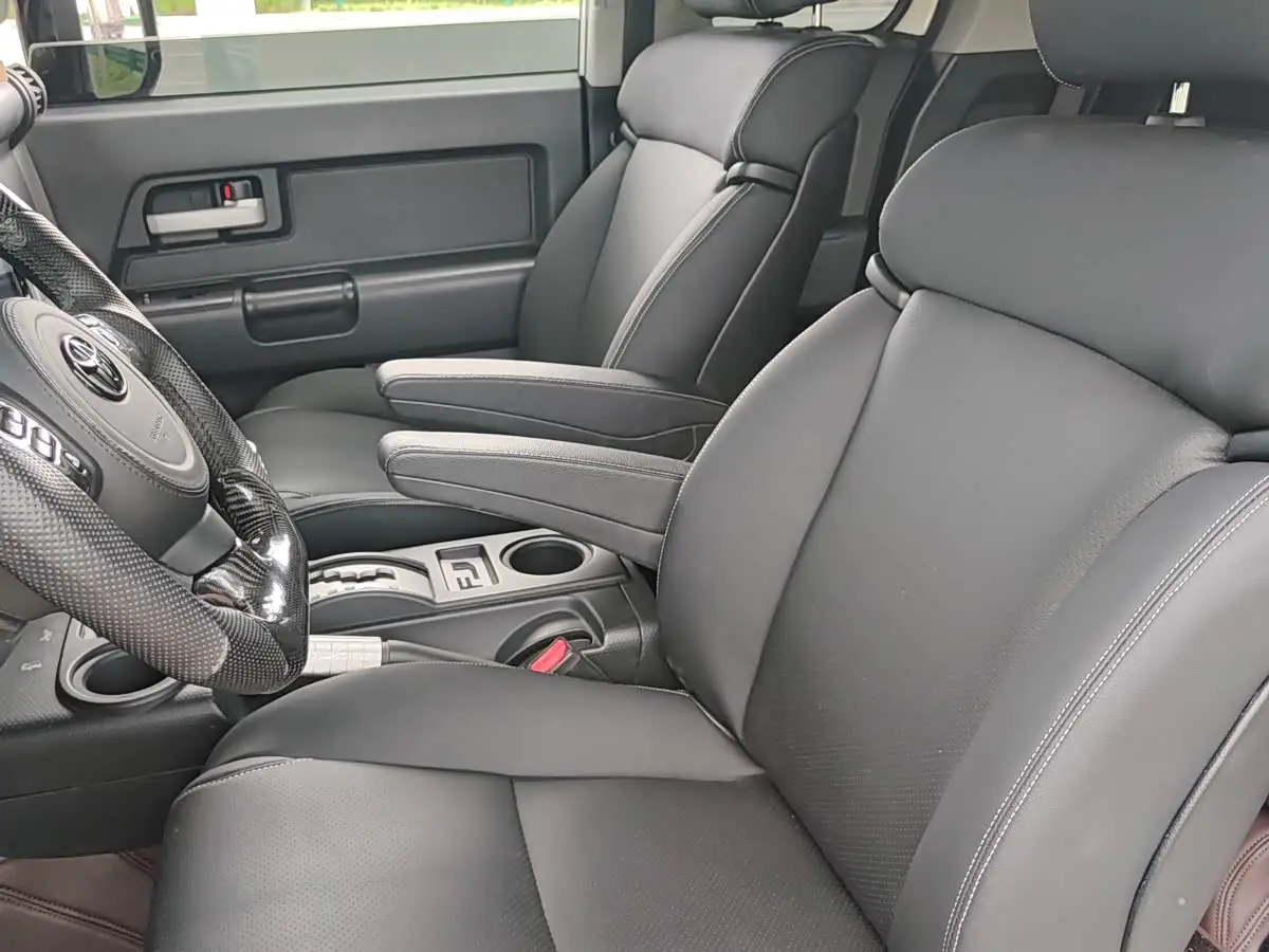 Toyota FJ Cruiser 2018 — Фото 9/18