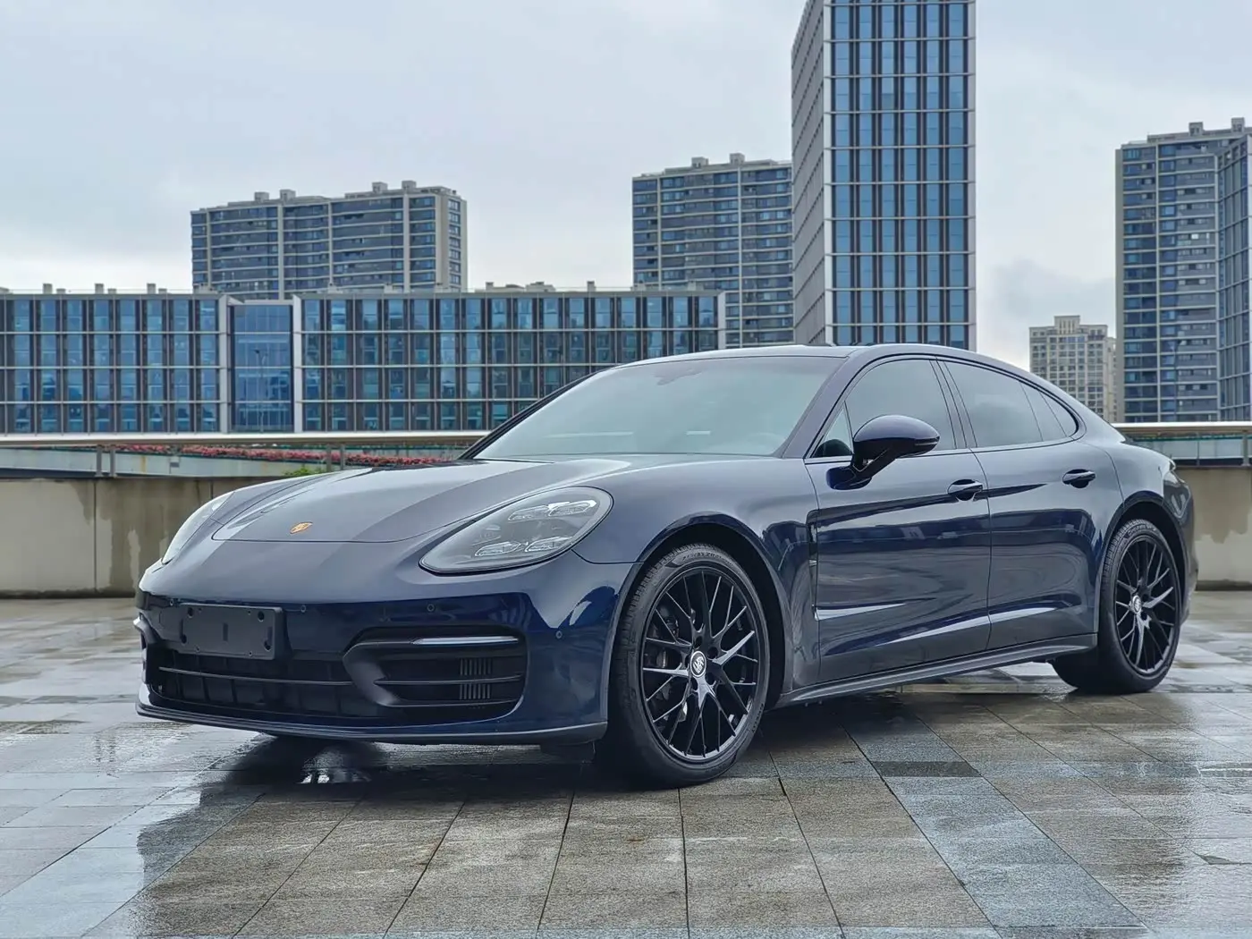 Porsche Panamera 2022 — Фото 1/17