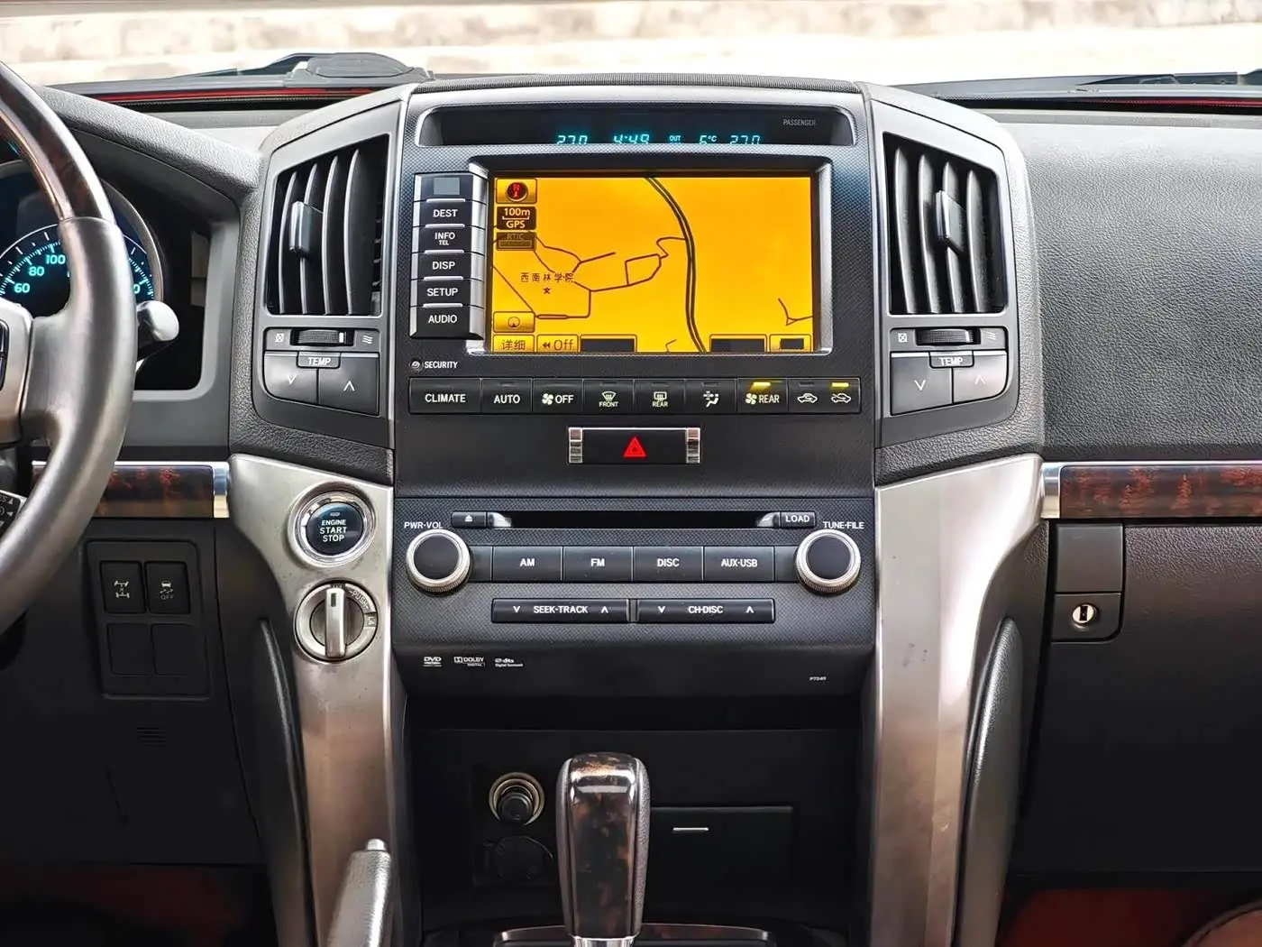 Toyota Land Cruiser 2011 — Photo 12/20