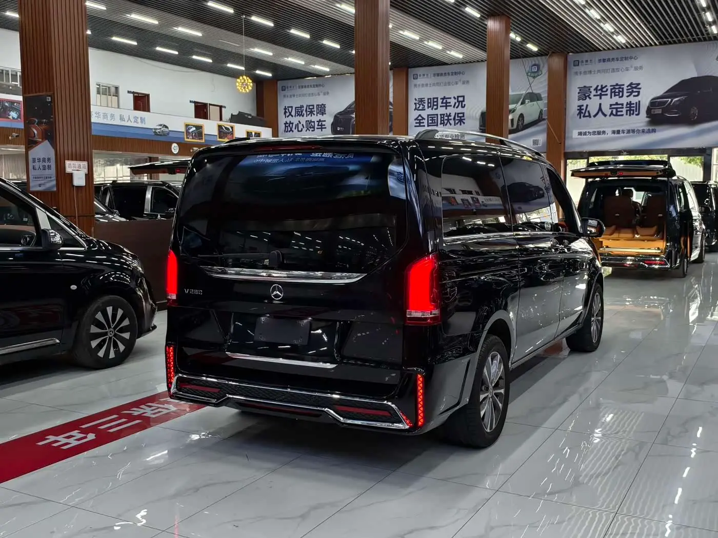 Mercedes-Benz V-Class 2021 — Фото 7/20