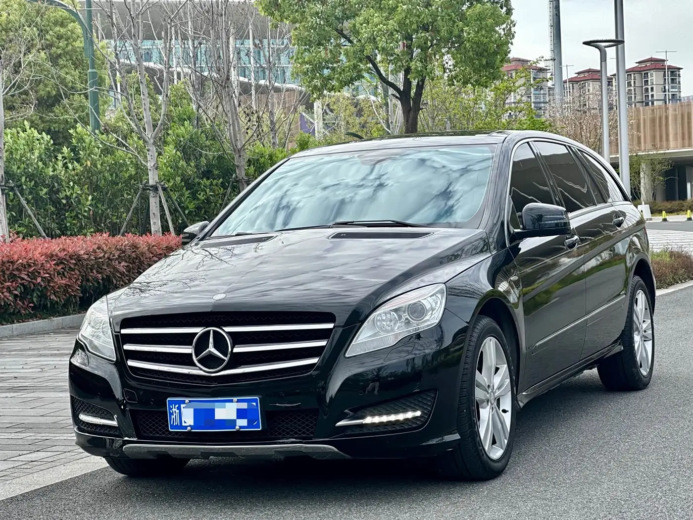 Mercedes-Benz R-Class 2017 — Şəkil 1/16