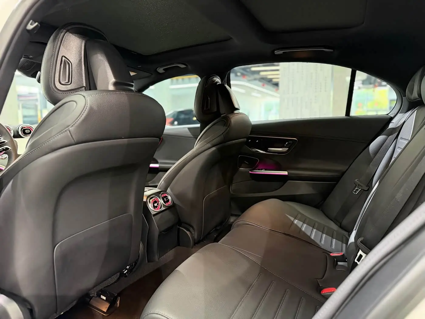 Mercedes-Benz C-Class 2024 — Photo 7/16