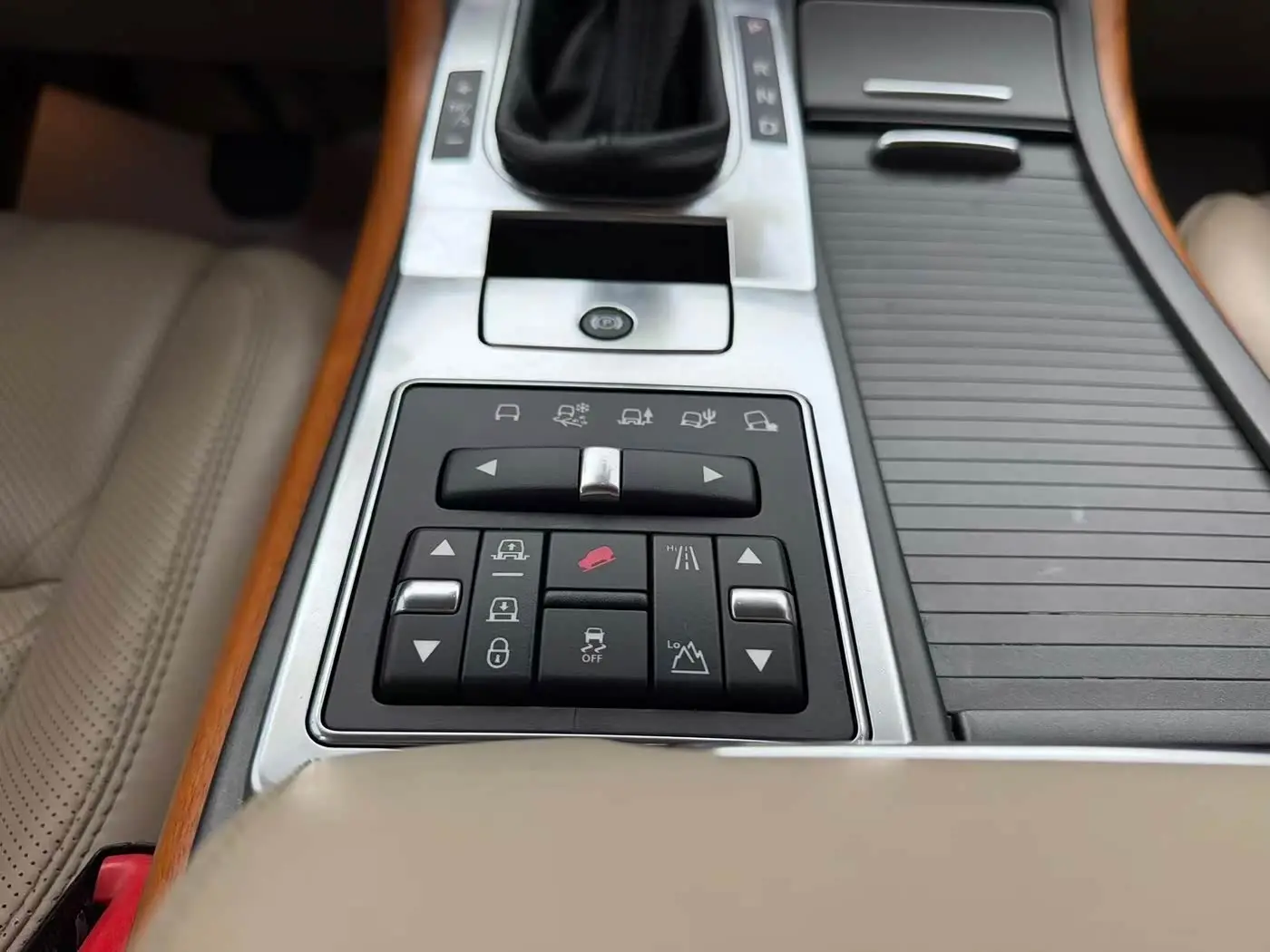 Land Rover Range Rover Sport 2012 — Şəkil 8/9