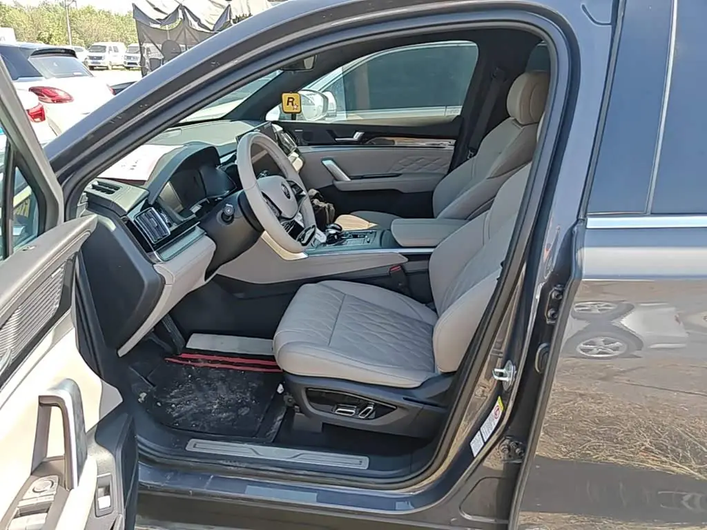 BYD Tang New Energy 2024 — Photo 16/20