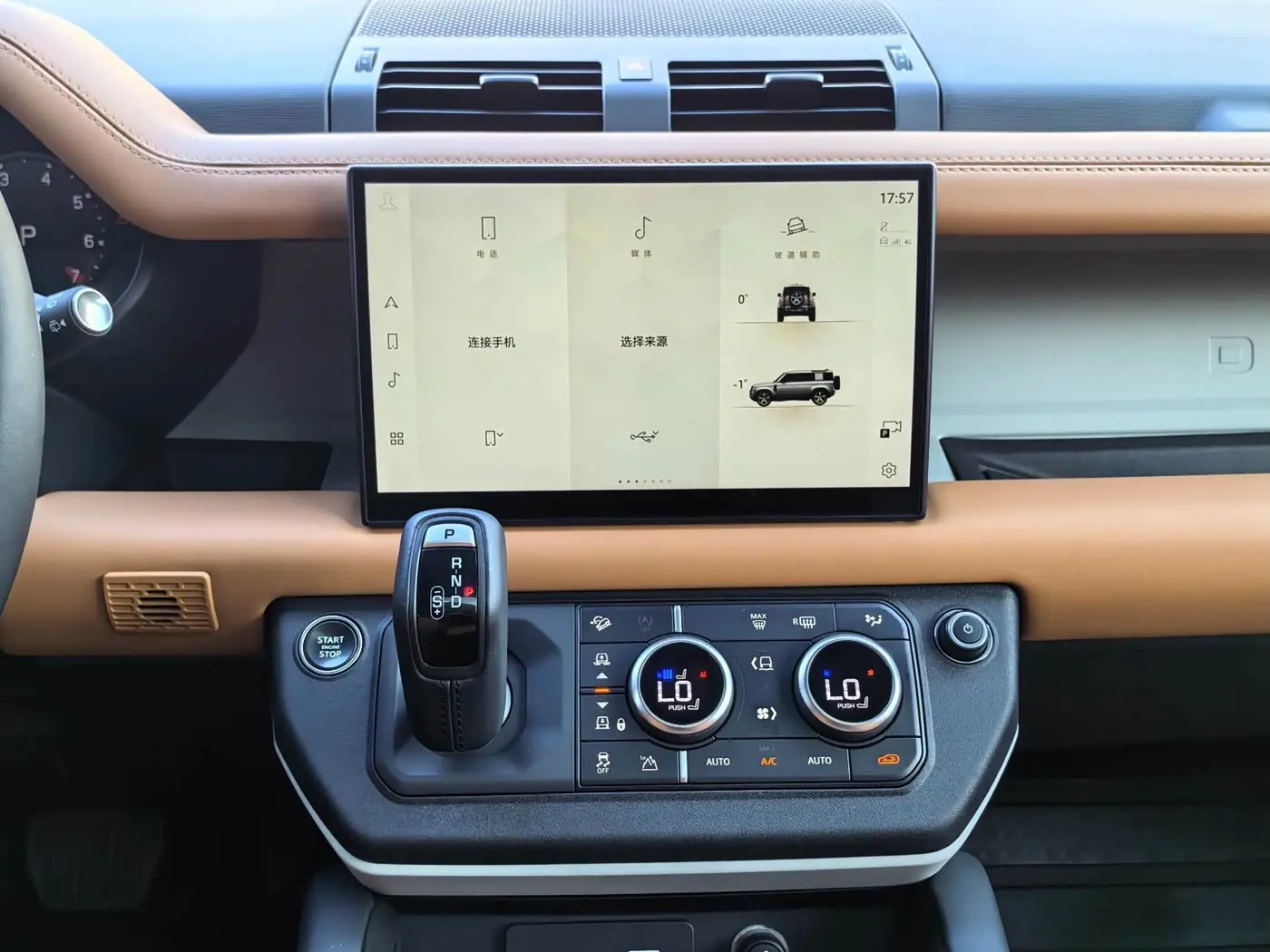 Land Rover Defender 2023 — Фото 14/20