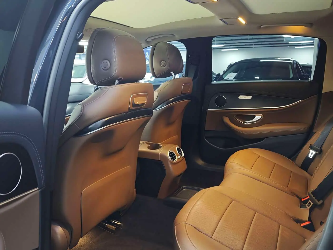 Mercedes-Benz E-Class 2019 — Photo 6/9