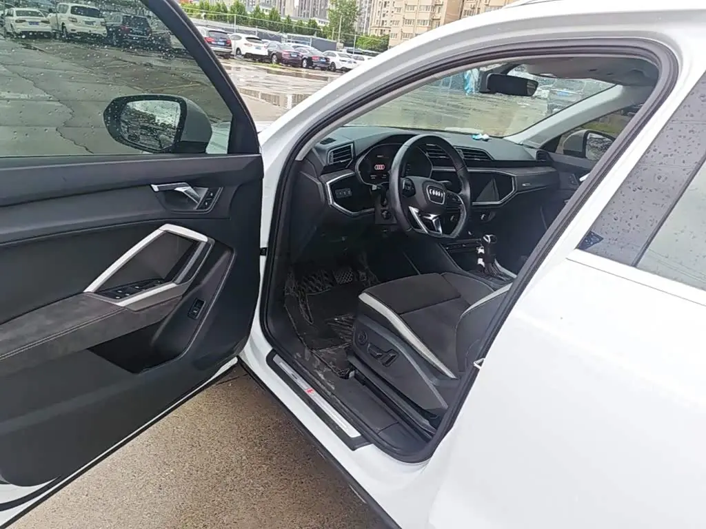 Audi Q3 2021 — ფოტო 16/20