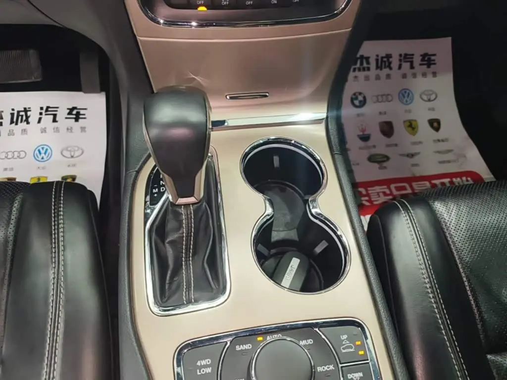 Jeep Grand Cherokee 2018 — Photo 14/20