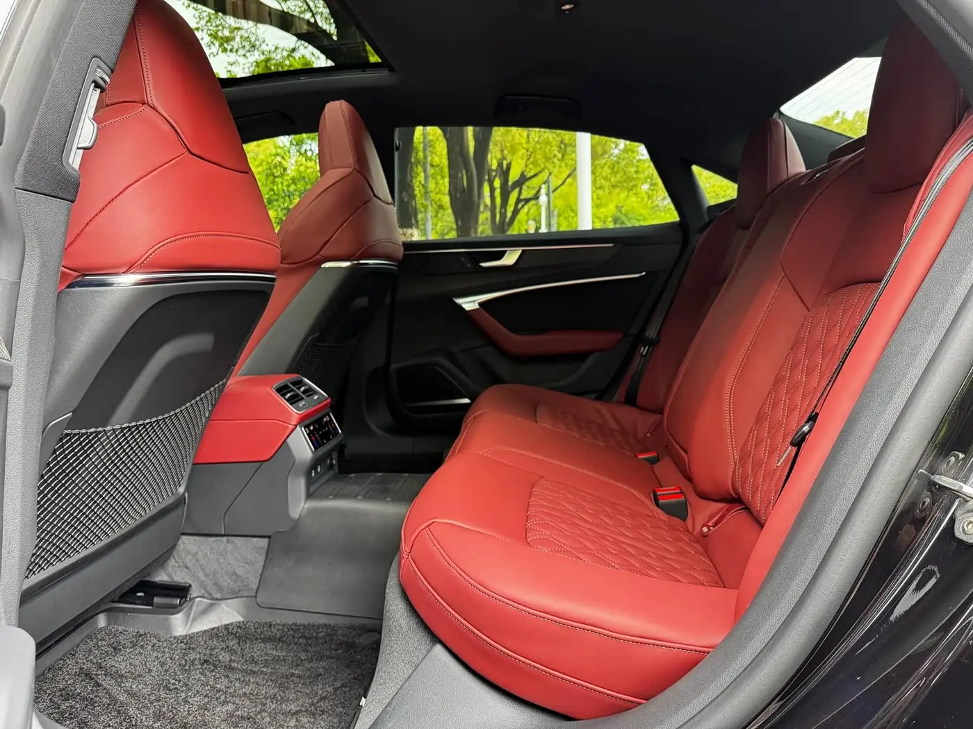 Audi A7L 2023 — Фото 6/18