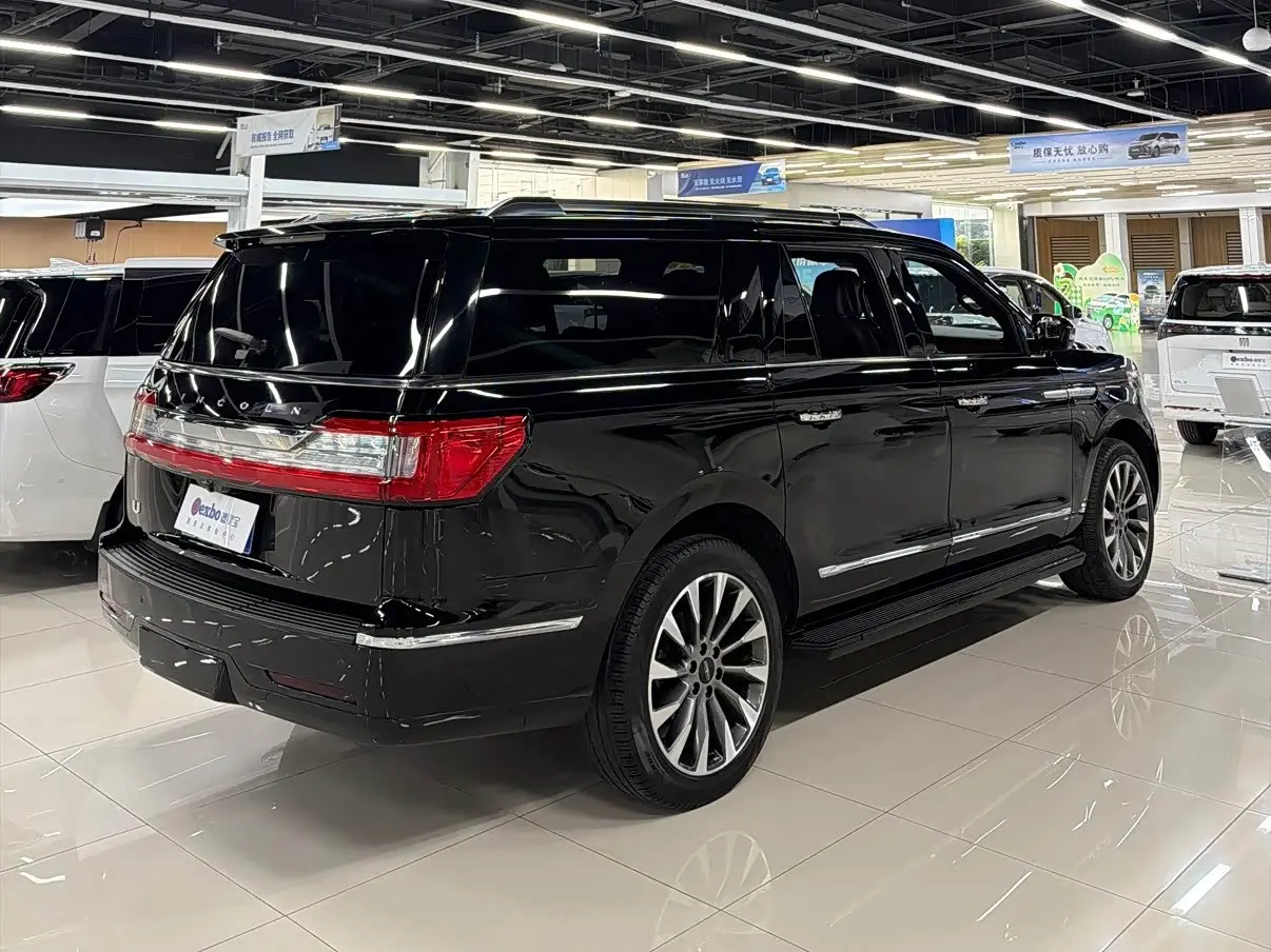 Lincoln Navigator 2018 — Şəkil 4/9