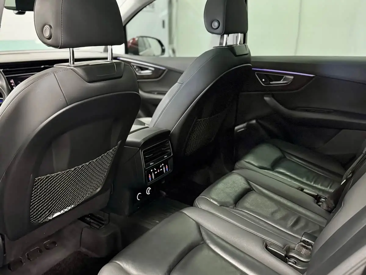 Audi Q7 2021 — Photo 10/15