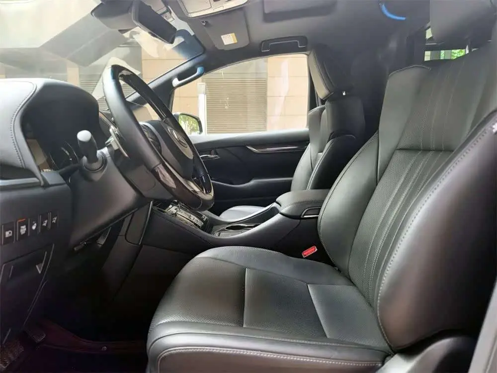 Lexus LM 2023 — Photo 2/7
