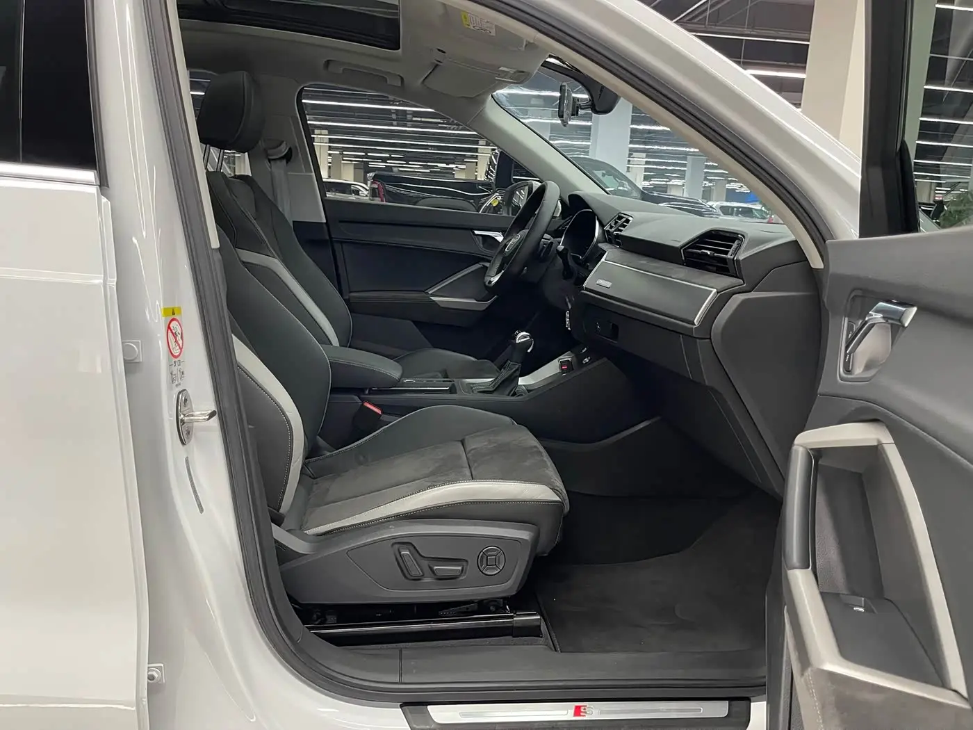 Audi Q3 2022 — Şəkil 14/20