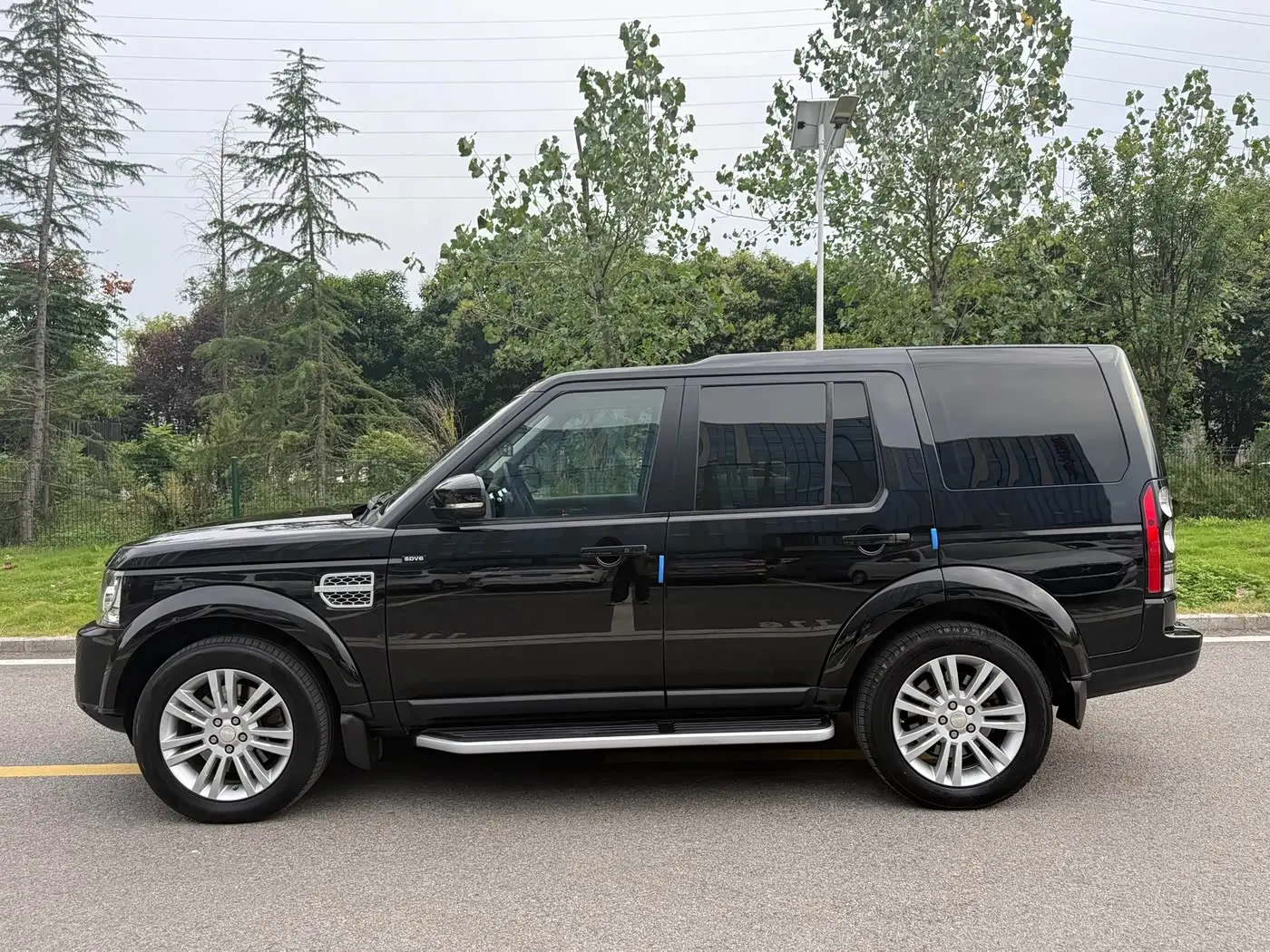 Land Rover Discovery 2014 — Photo 13/16