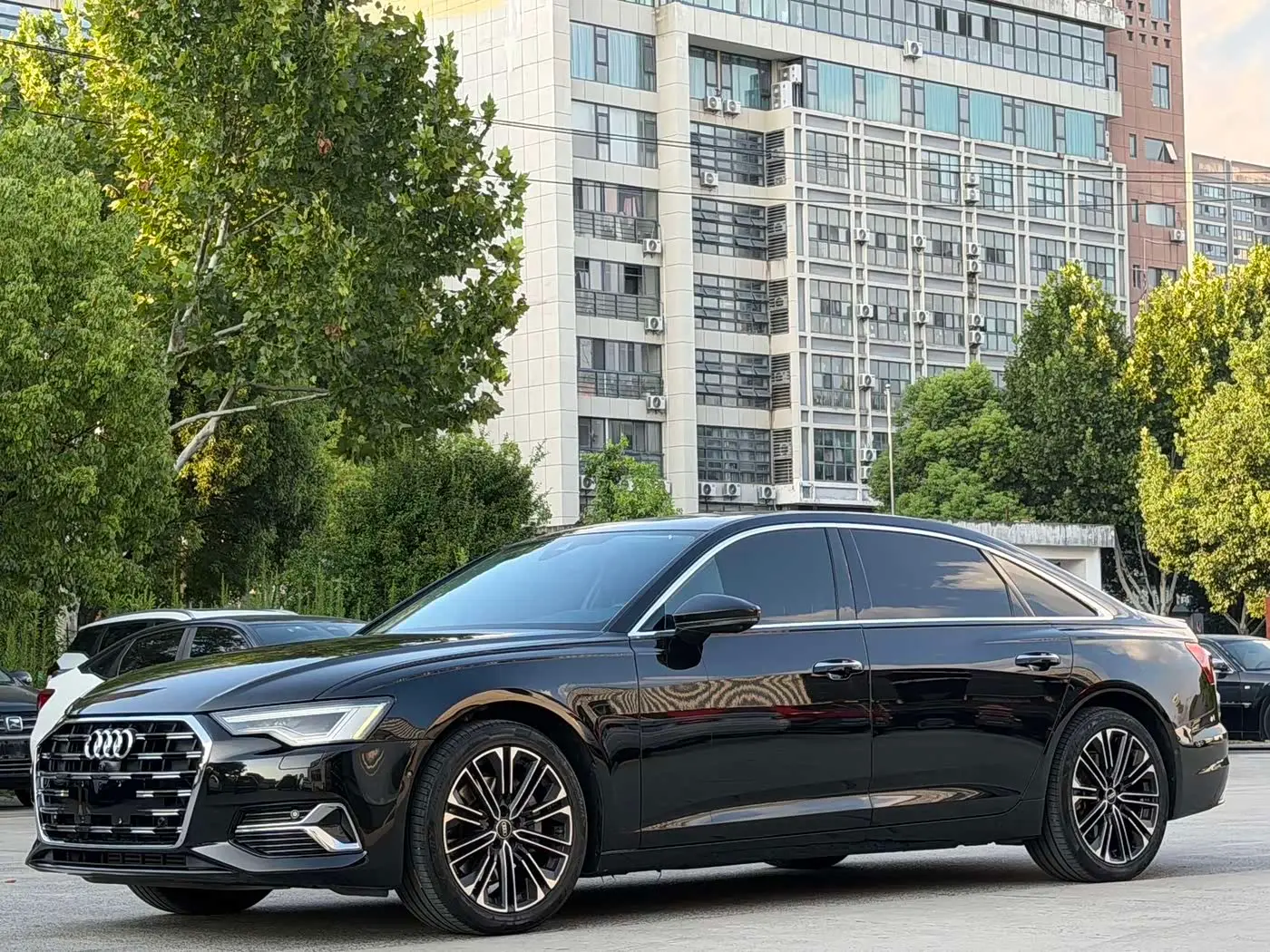Audi A6L 2022 — Photo 1/9