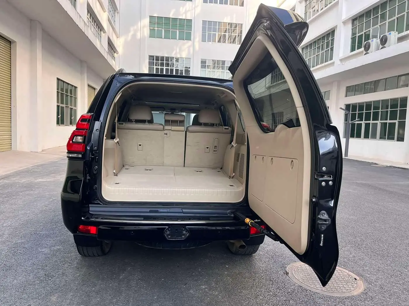 Toyota Prado 2018 — Photo 4/17