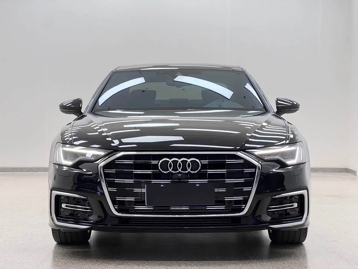 Audi A6L 2023 — Фото 2/20