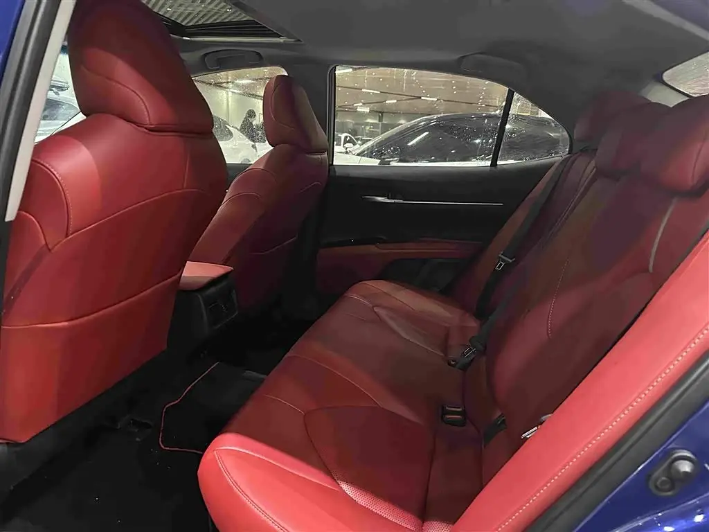 Toyota Camry 2019 — Photo 6/13