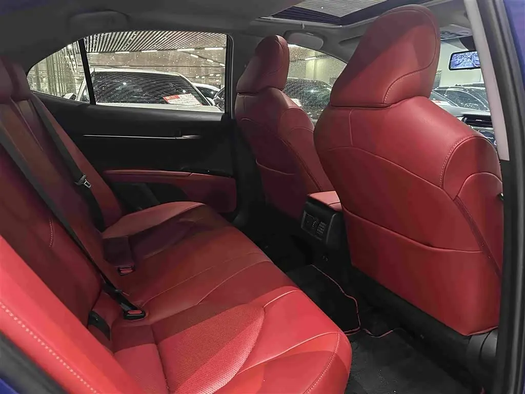 Toyota Camry 2019 — Photo 9/13