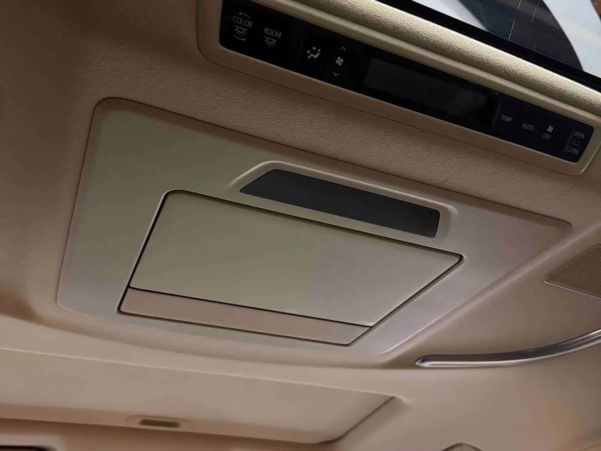 Toyota Alphard 2019 — Photo 15/20