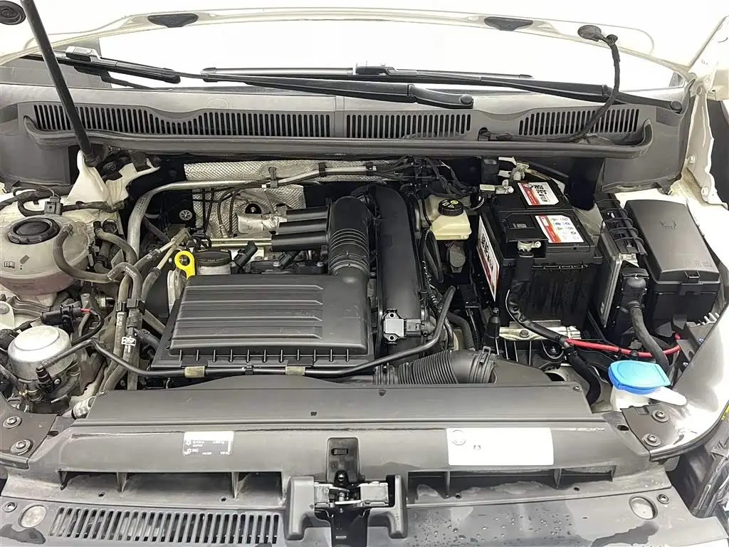 Volkswagen Touran 2021 — Photo 17/20