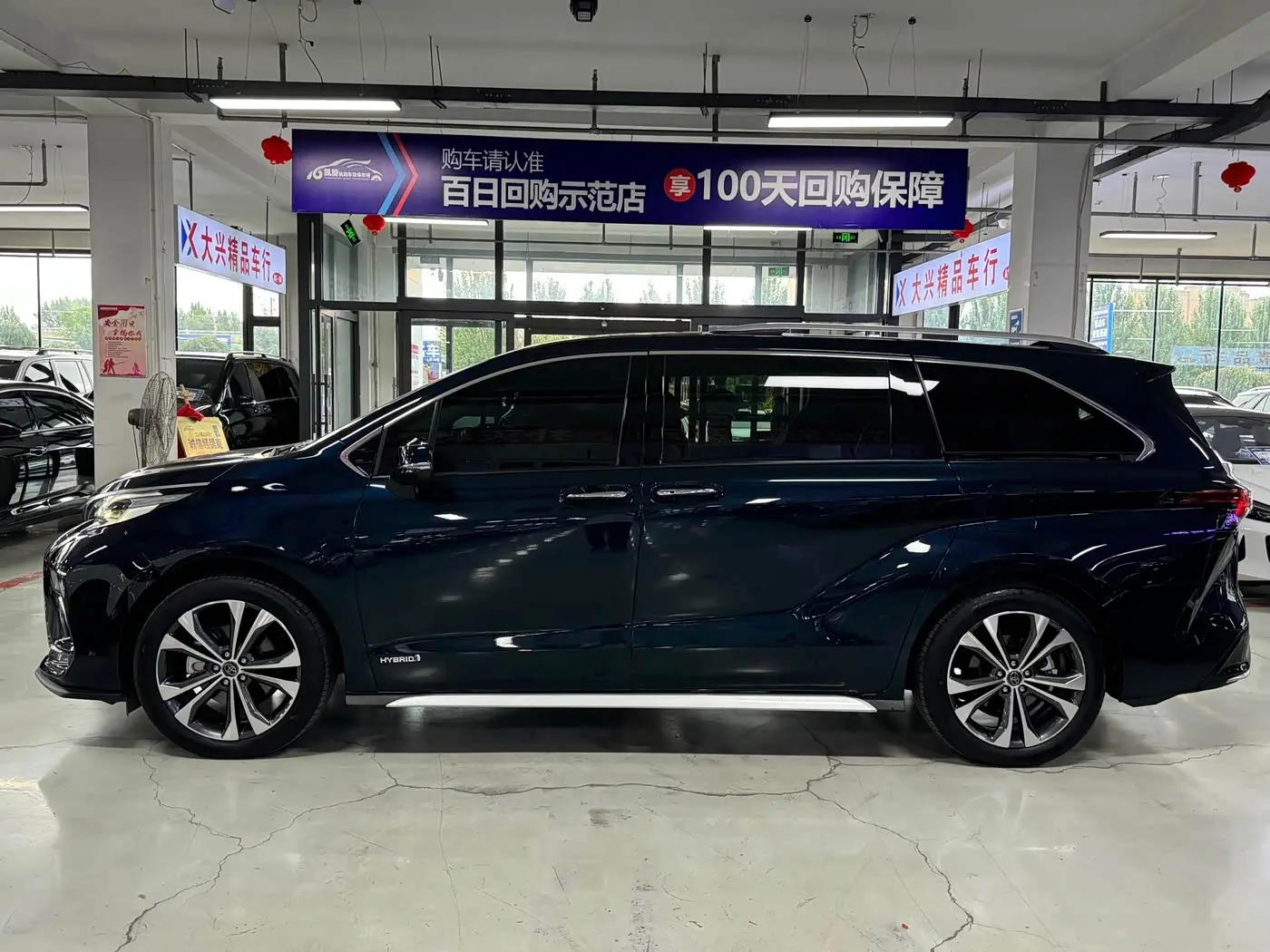 Toyota Granvia 2024 — Photo 4/9