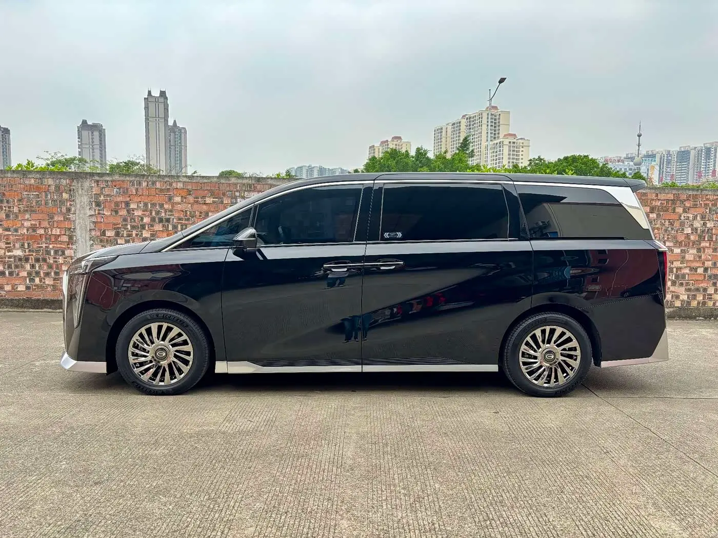 GAC Trumpchi Trumpchi M8 2024 — Photo 7/17