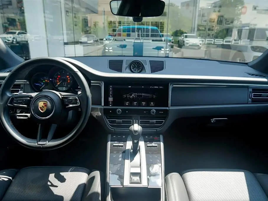 Porsche Macan 2024 — Photo 8/20