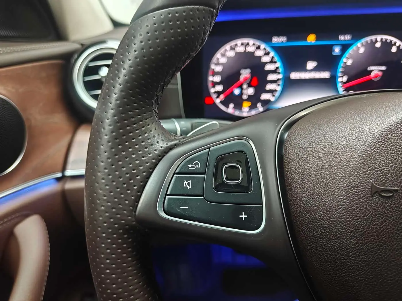 Mercedes-Benz E-Class 2017 — Şəkil 12/20