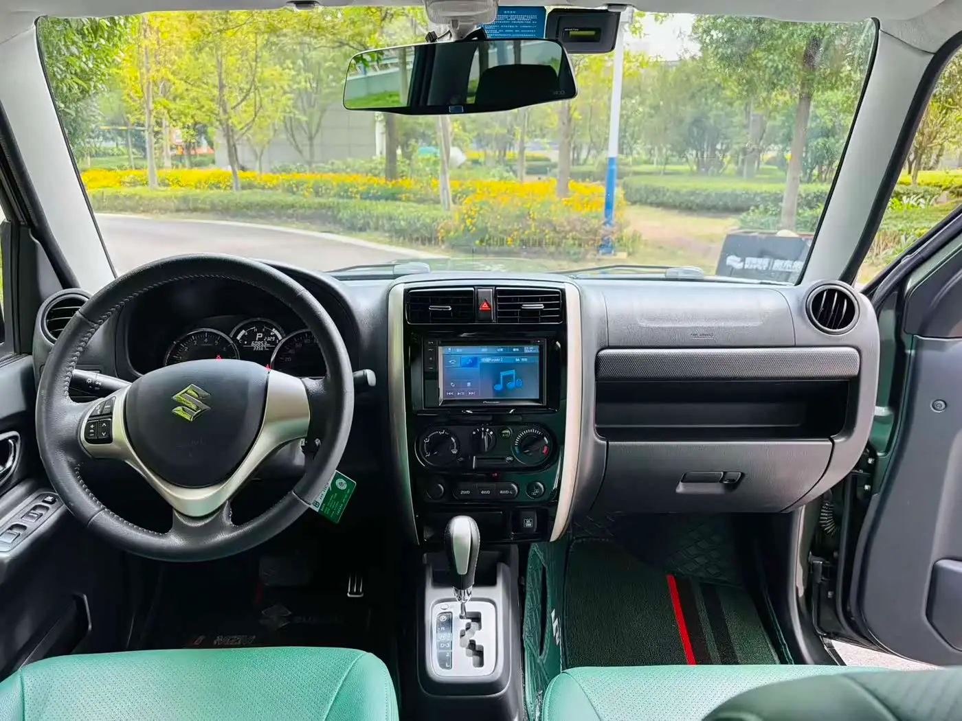 Suzuki Jimny 2017 — Photo 9/15