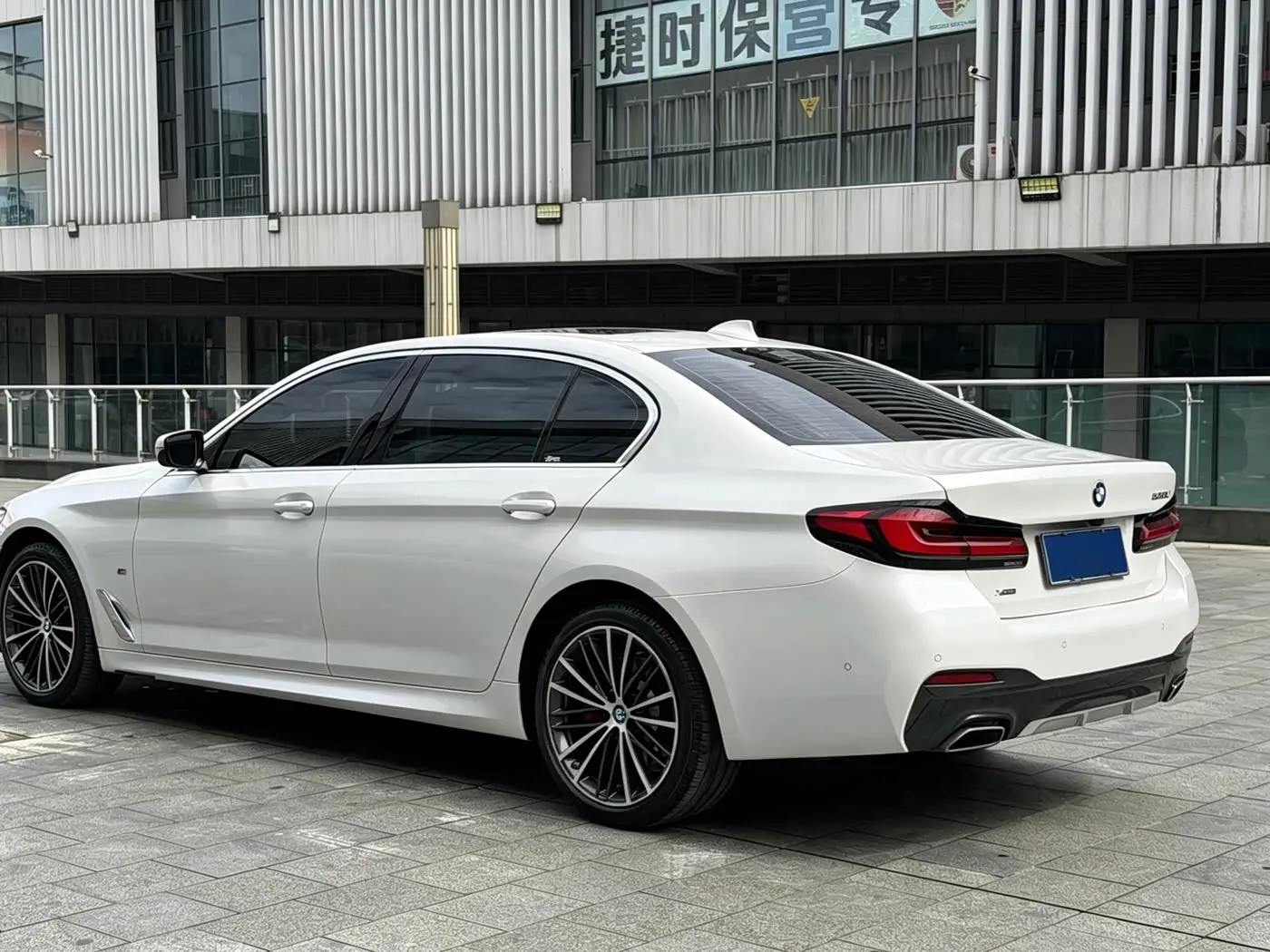 BMW 5 Series 2022 — Photo 15/15