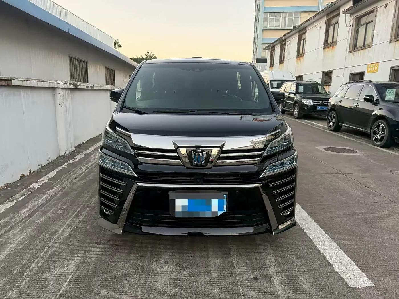 Toyota Vellfire 2022 — Фото 2/9