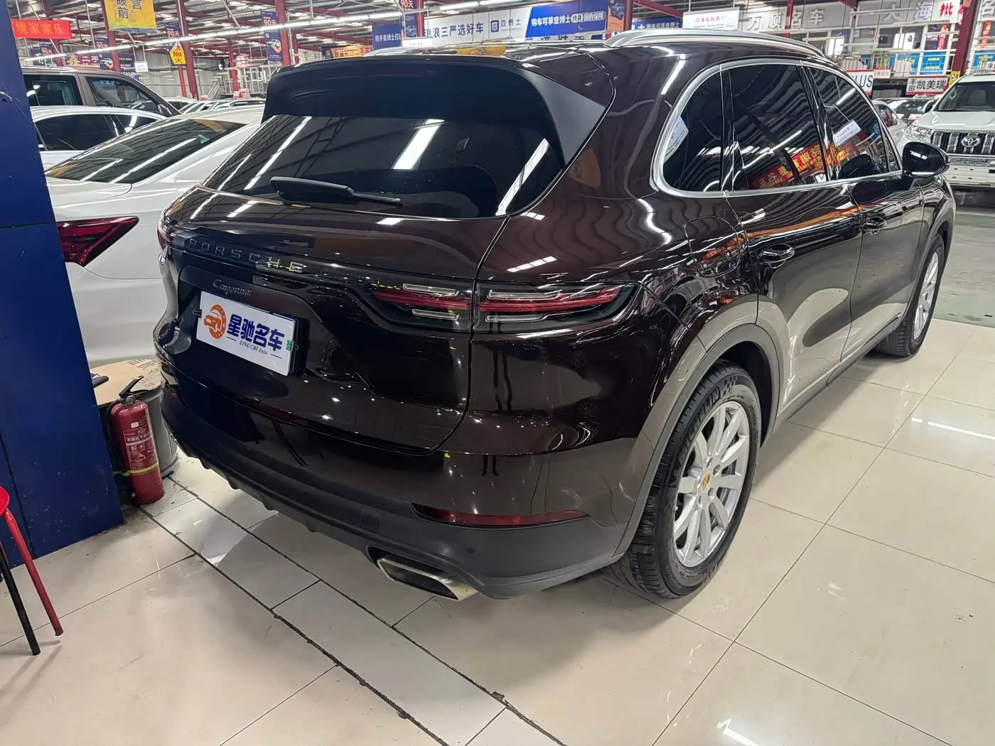 Porsche Cayenne 2018 — Фото 14/15
